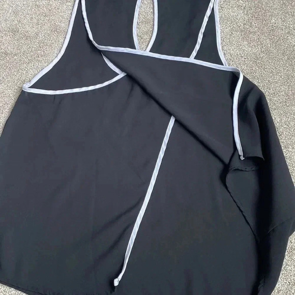 SOY Shine On You Sleeveless Black White Trimmed Cross Back Straps Blouse Size M - Picture 7 of 11